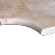 margelle-travertin-d-angle-rentrant-classic-light-1erchoix-piscince-1.jpg